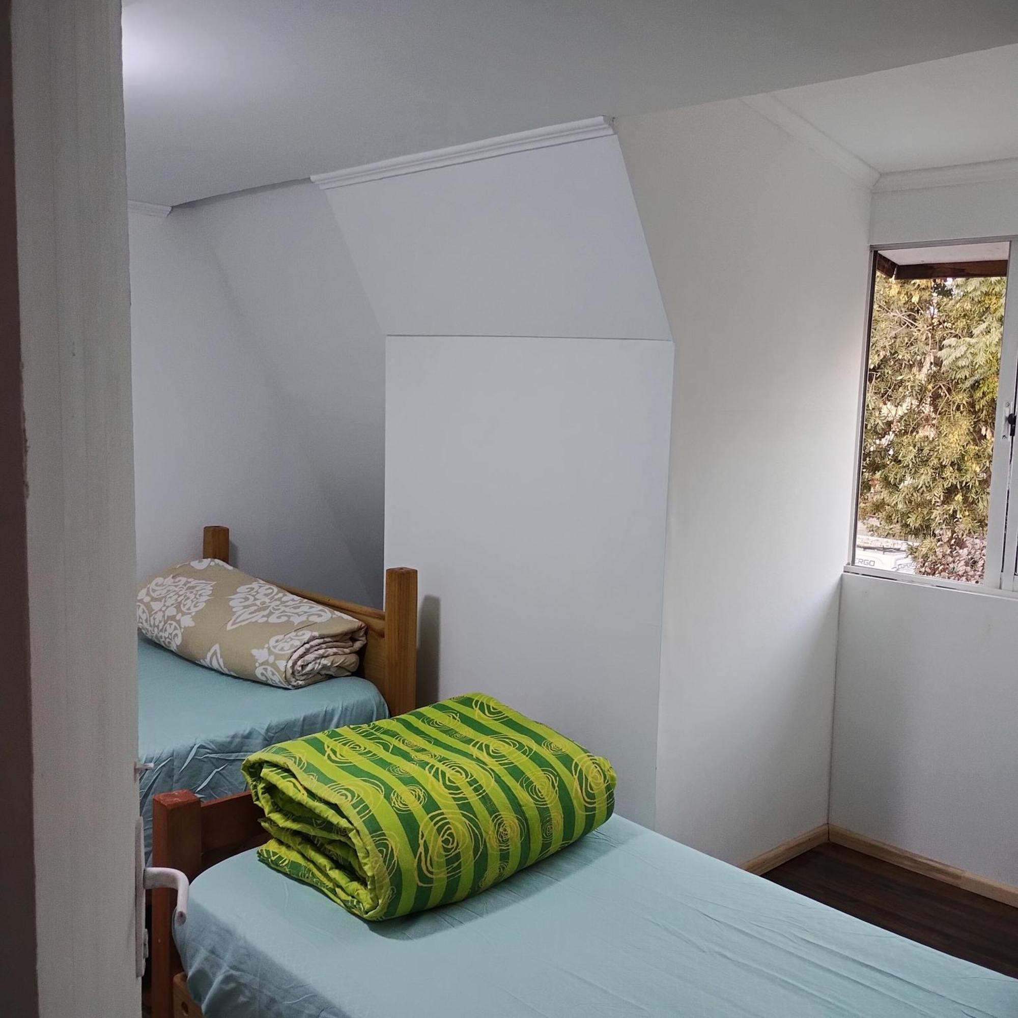 דירות סנטיאגו Backpackers House - Near The Airport מראה חיצוני תמונה