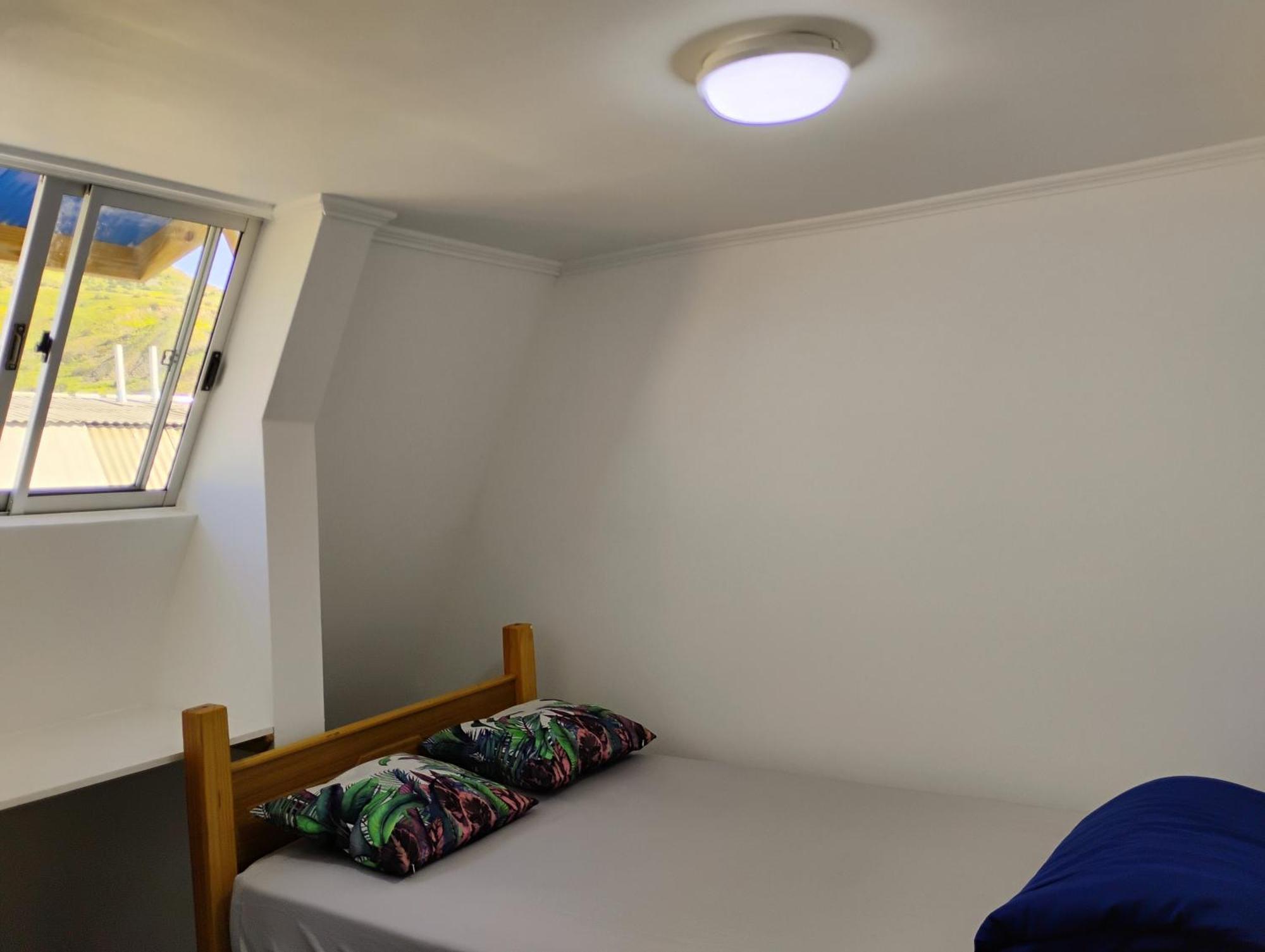 דירות סנטיאגו Backpackers House - Near The Airport מראה חיצוני תמונה